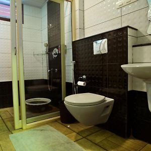 Deluxe Wood Suite